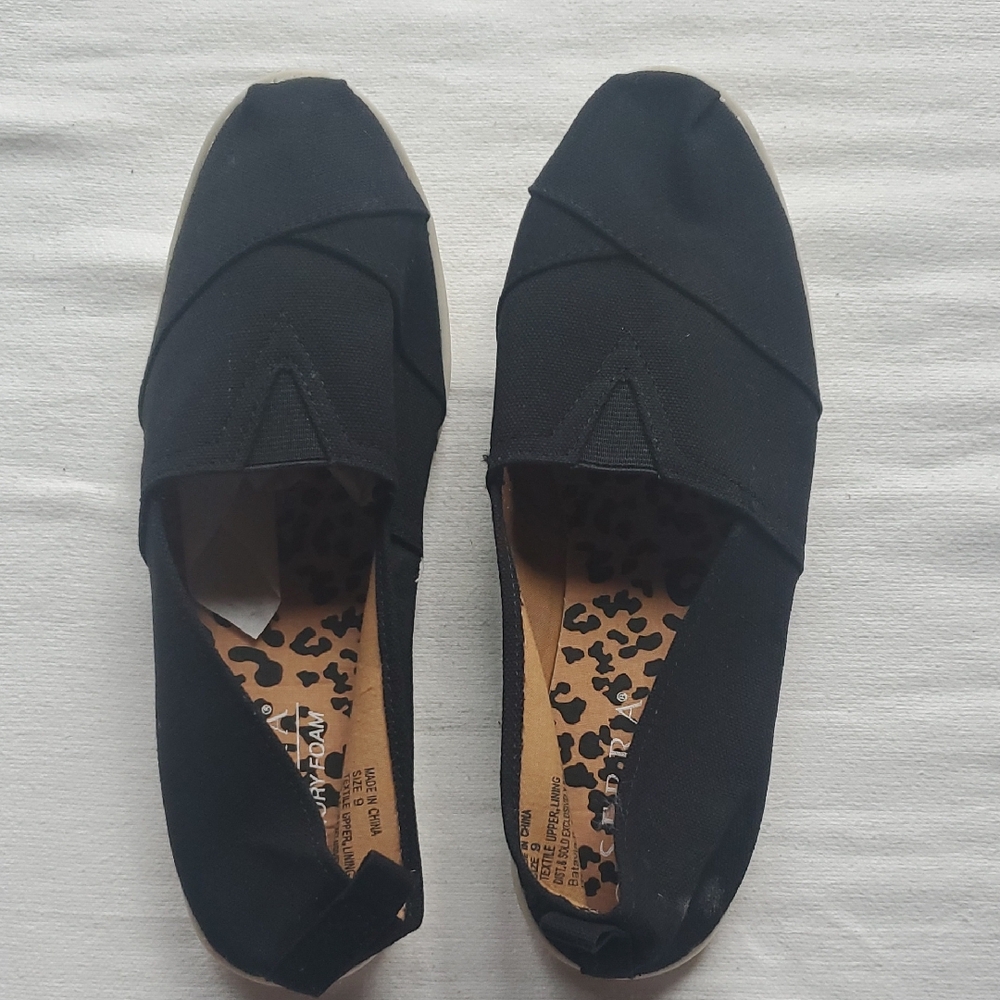 Serra Women's Black Slip-On Loafers